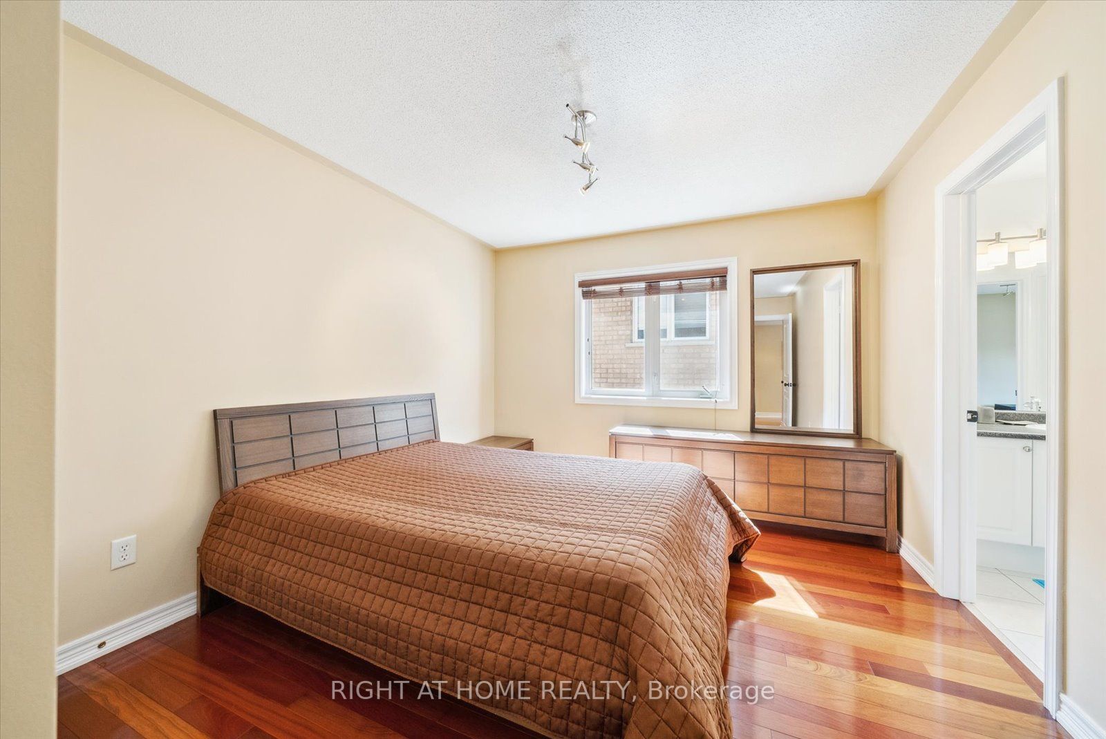 77 Auburndale Dr
