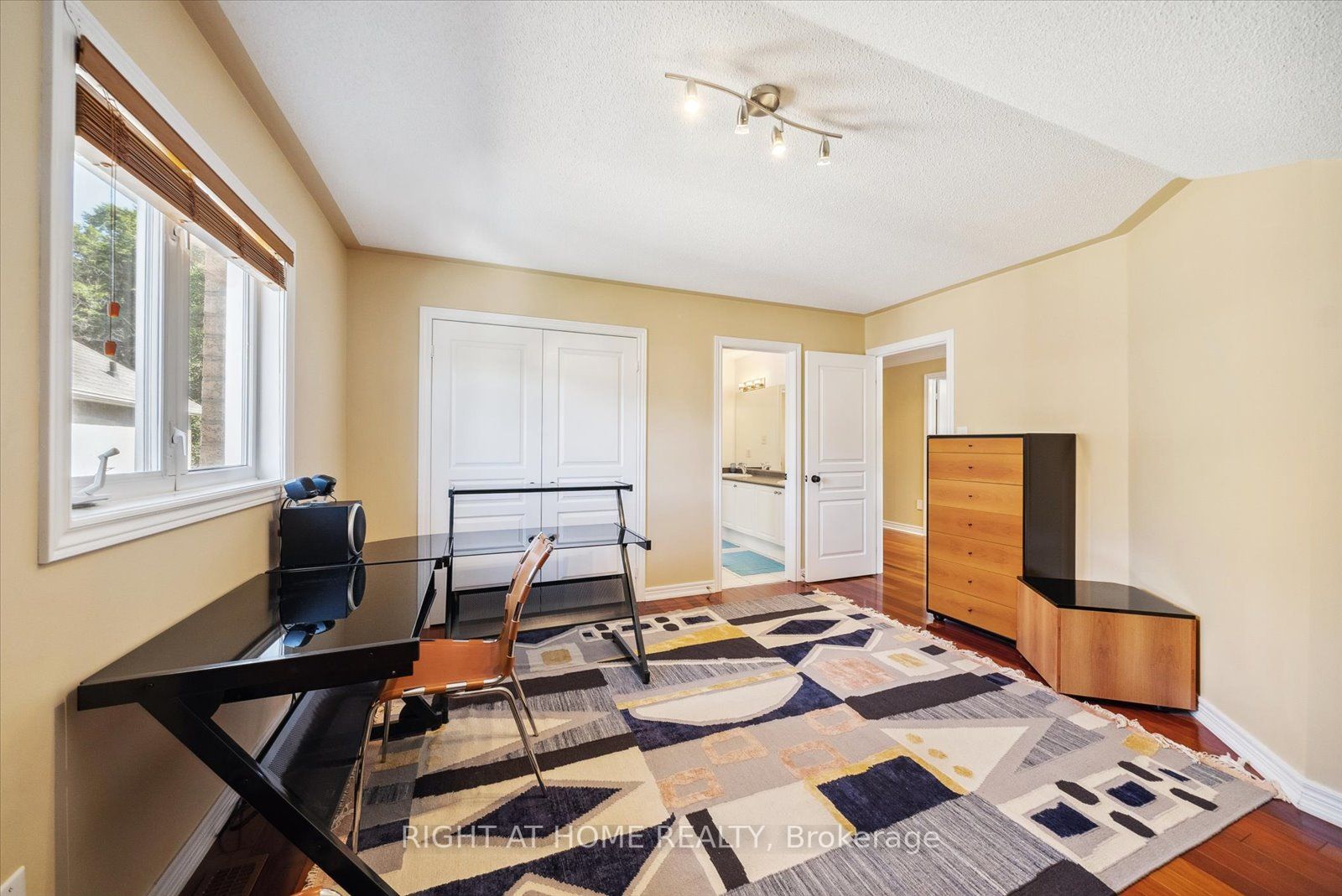 77 Auburndale Dr