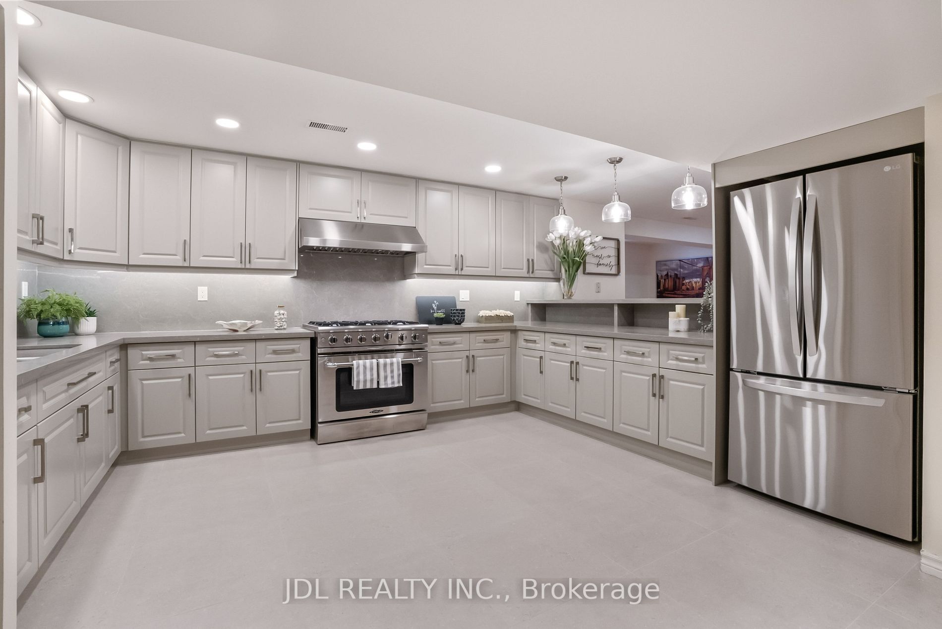 16 Chiavatti Dr