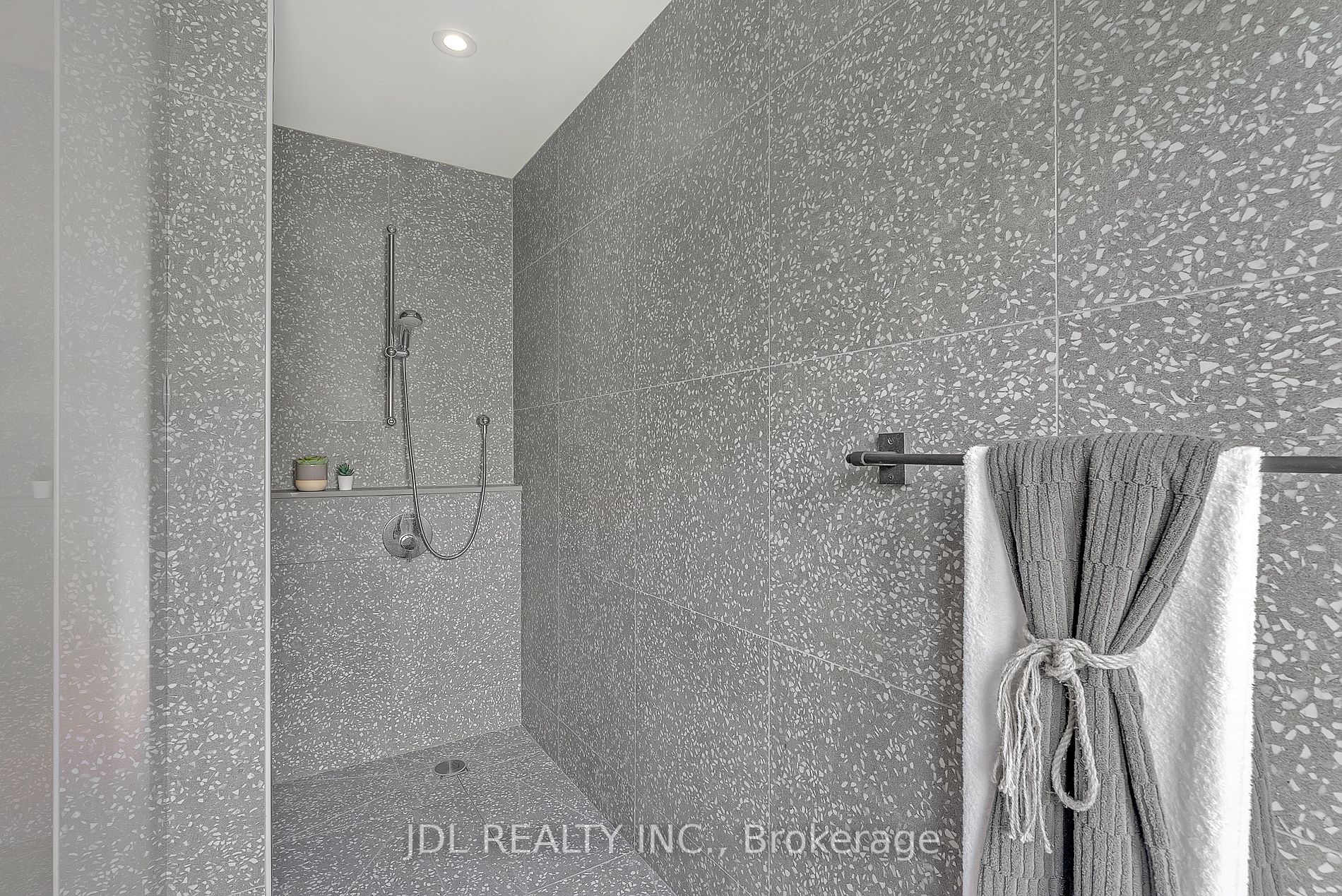 16 Chiavatti Dr