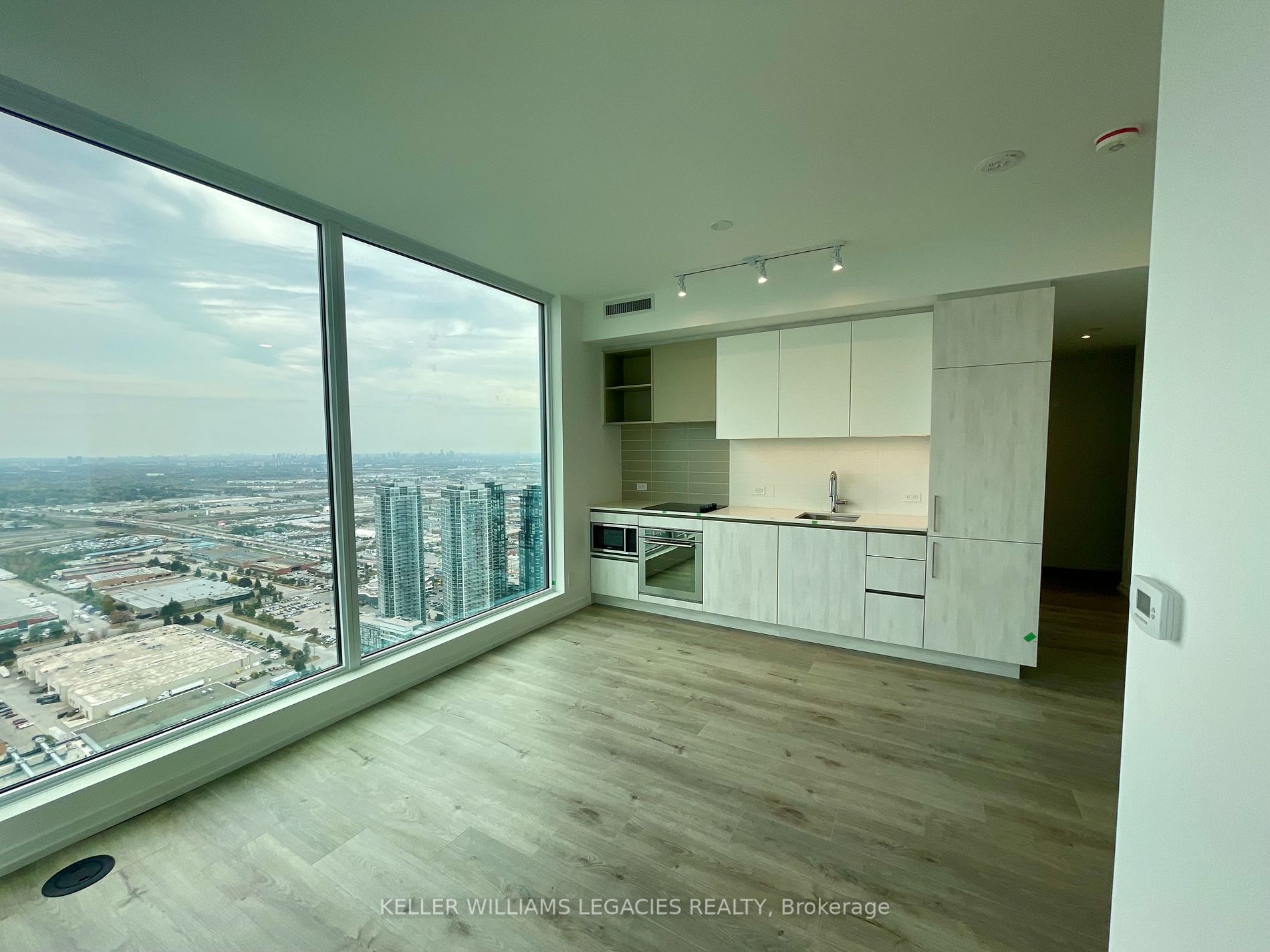 7890 Jane St, #5509