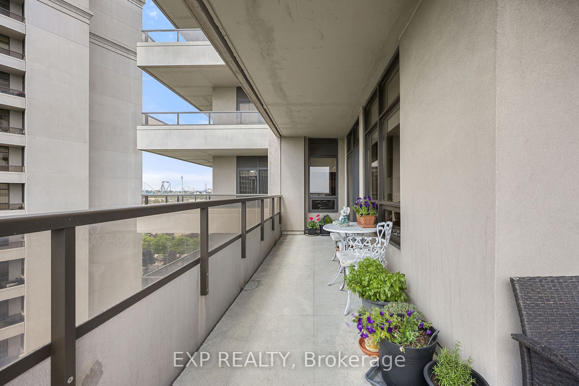 9245 Jane St, #810