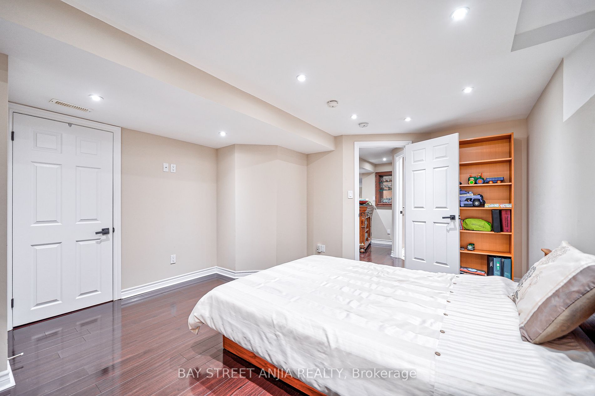 274 Fred Mclaren Blvd