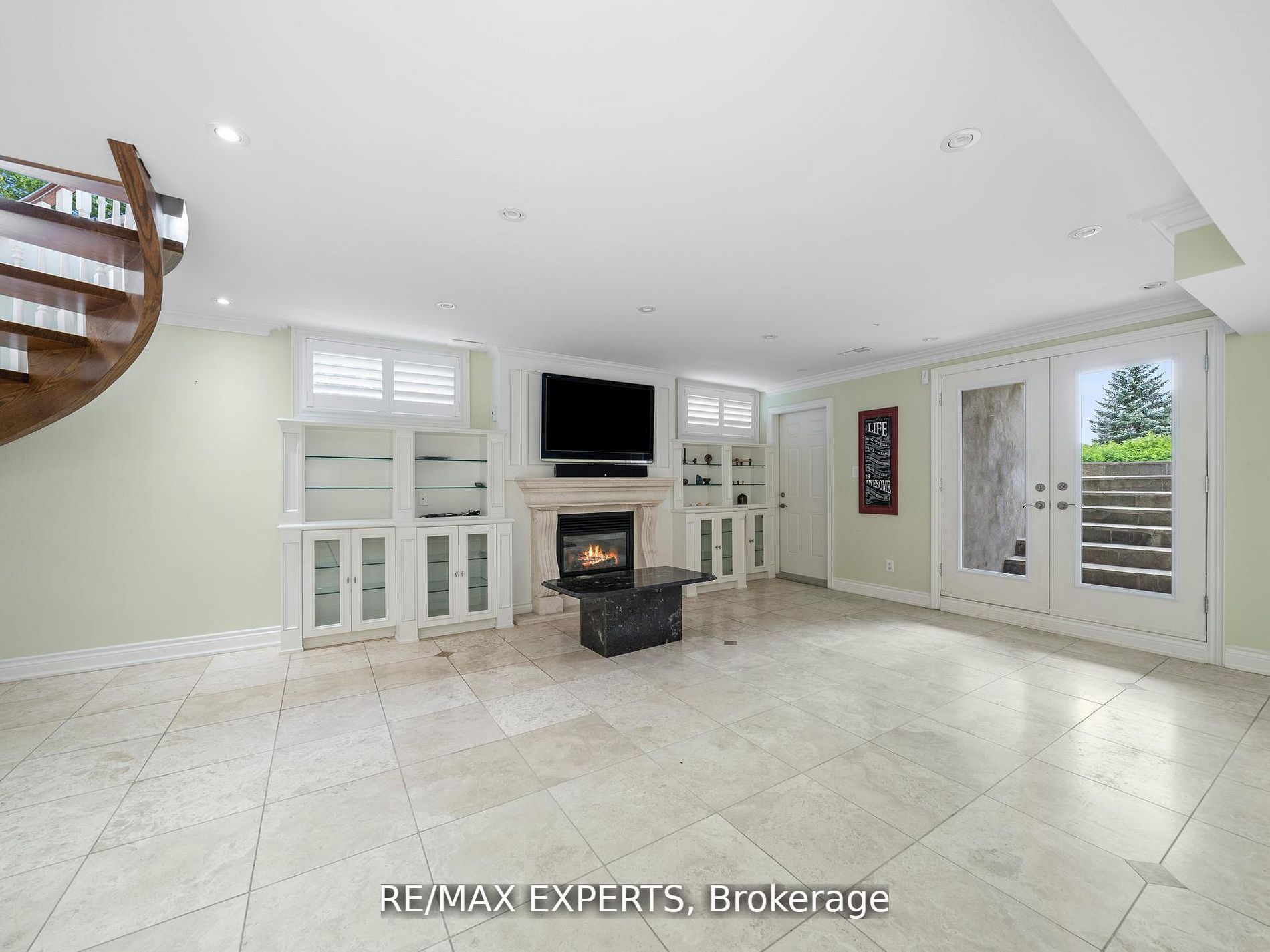 16 Noble St
