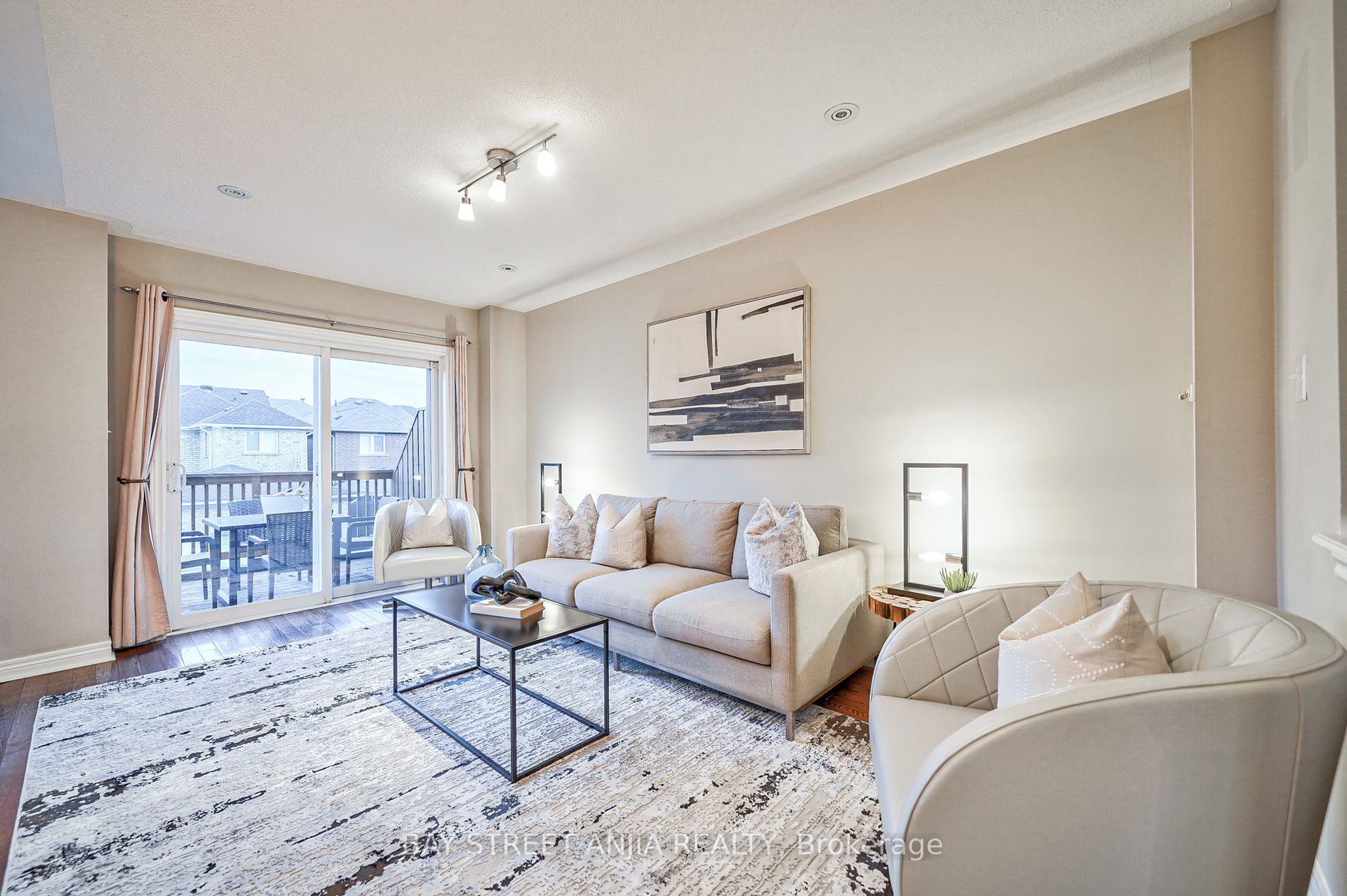 27 Rock Garden St