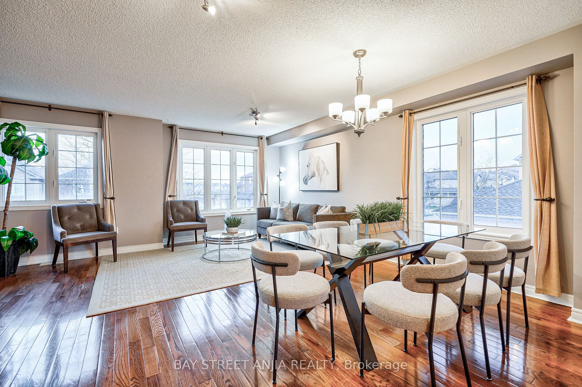 27 Rock Garden St