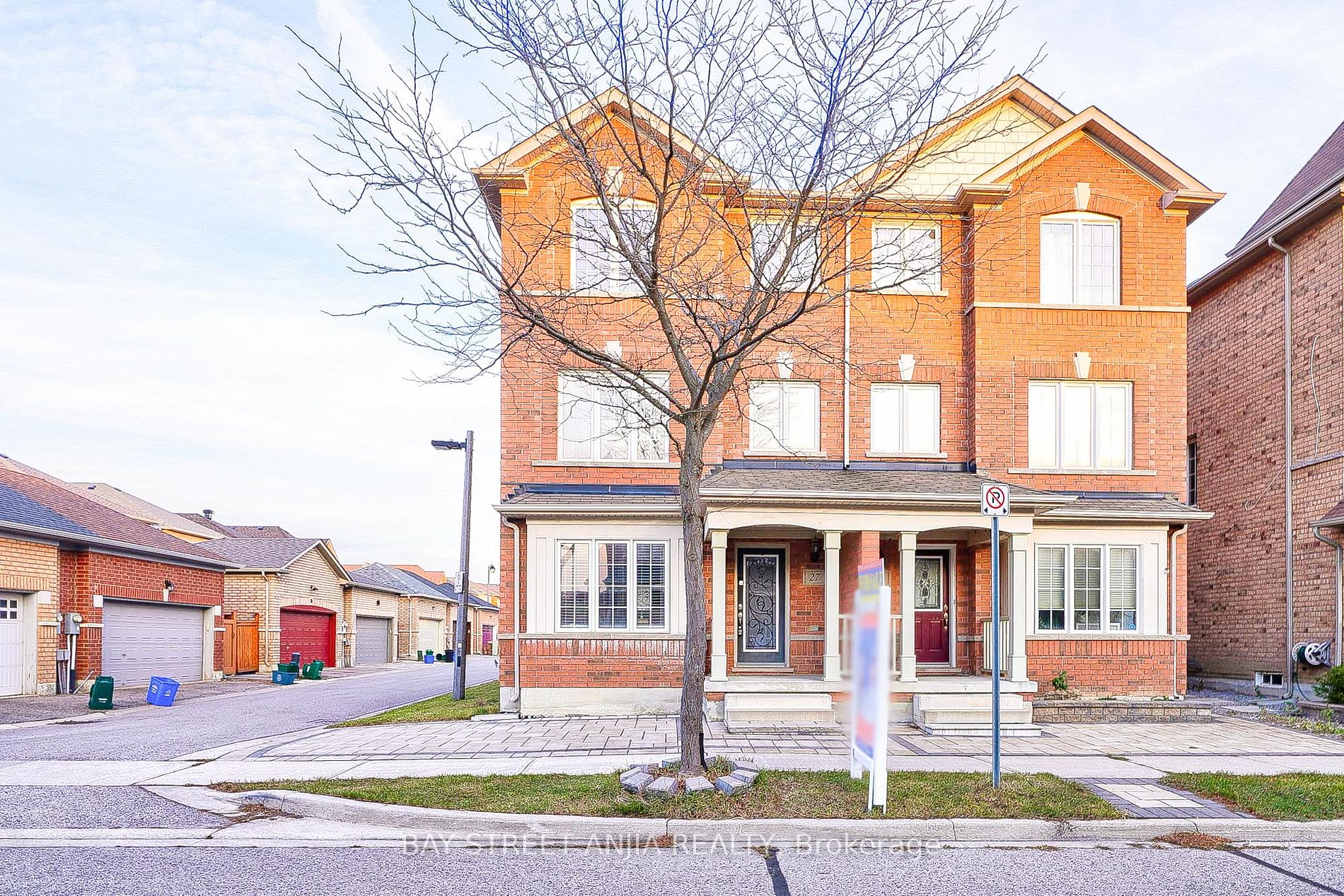 27 Rock Garden St