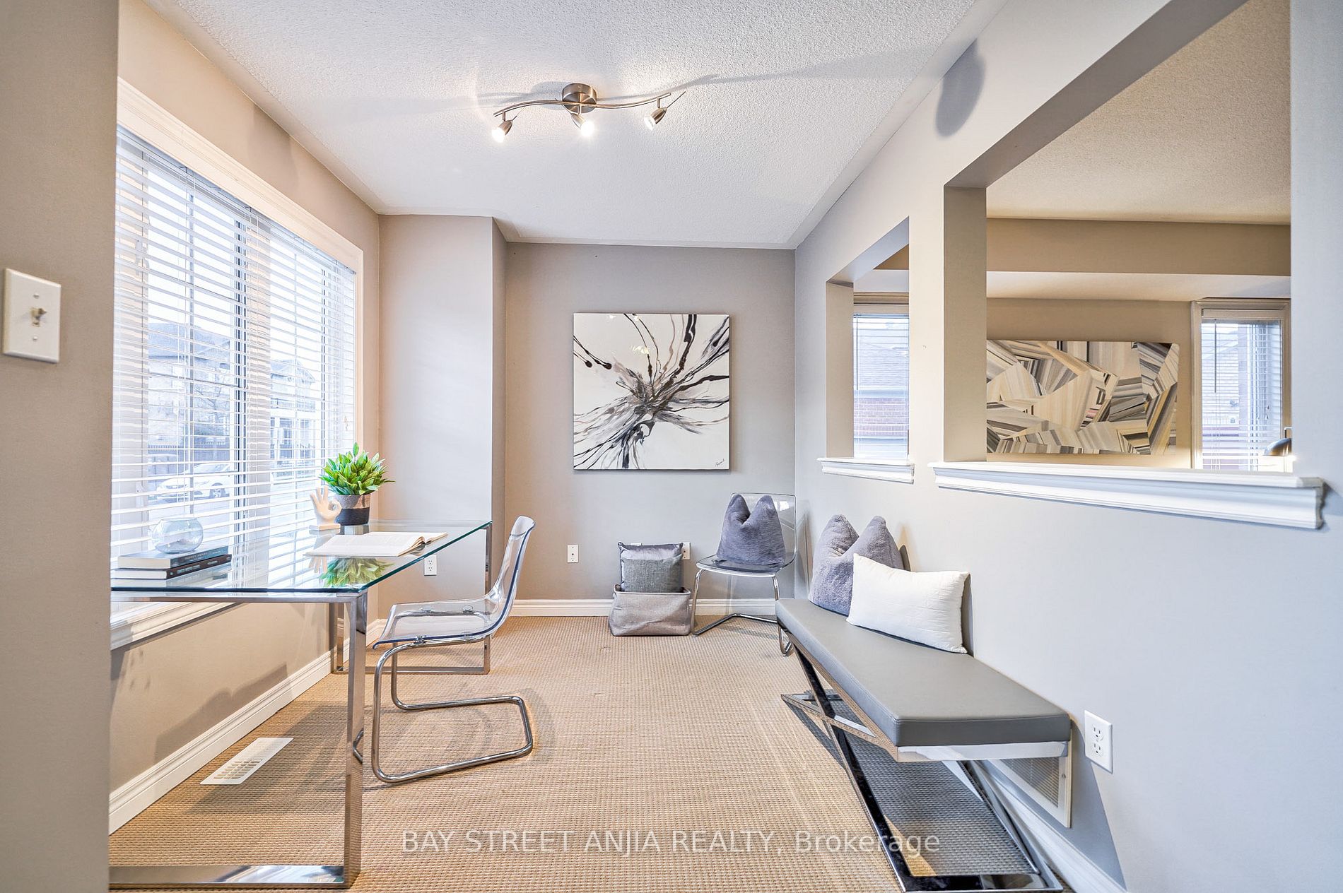 27 Rock Garden St