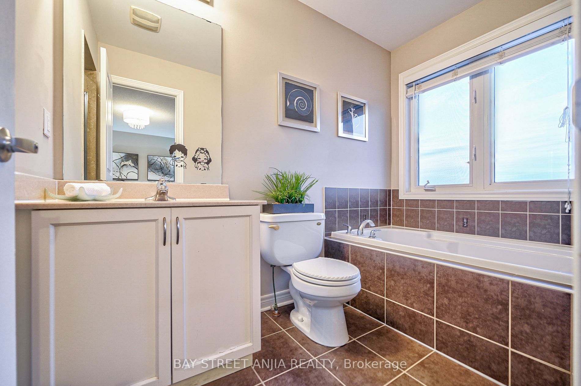 27 Rock Garden St