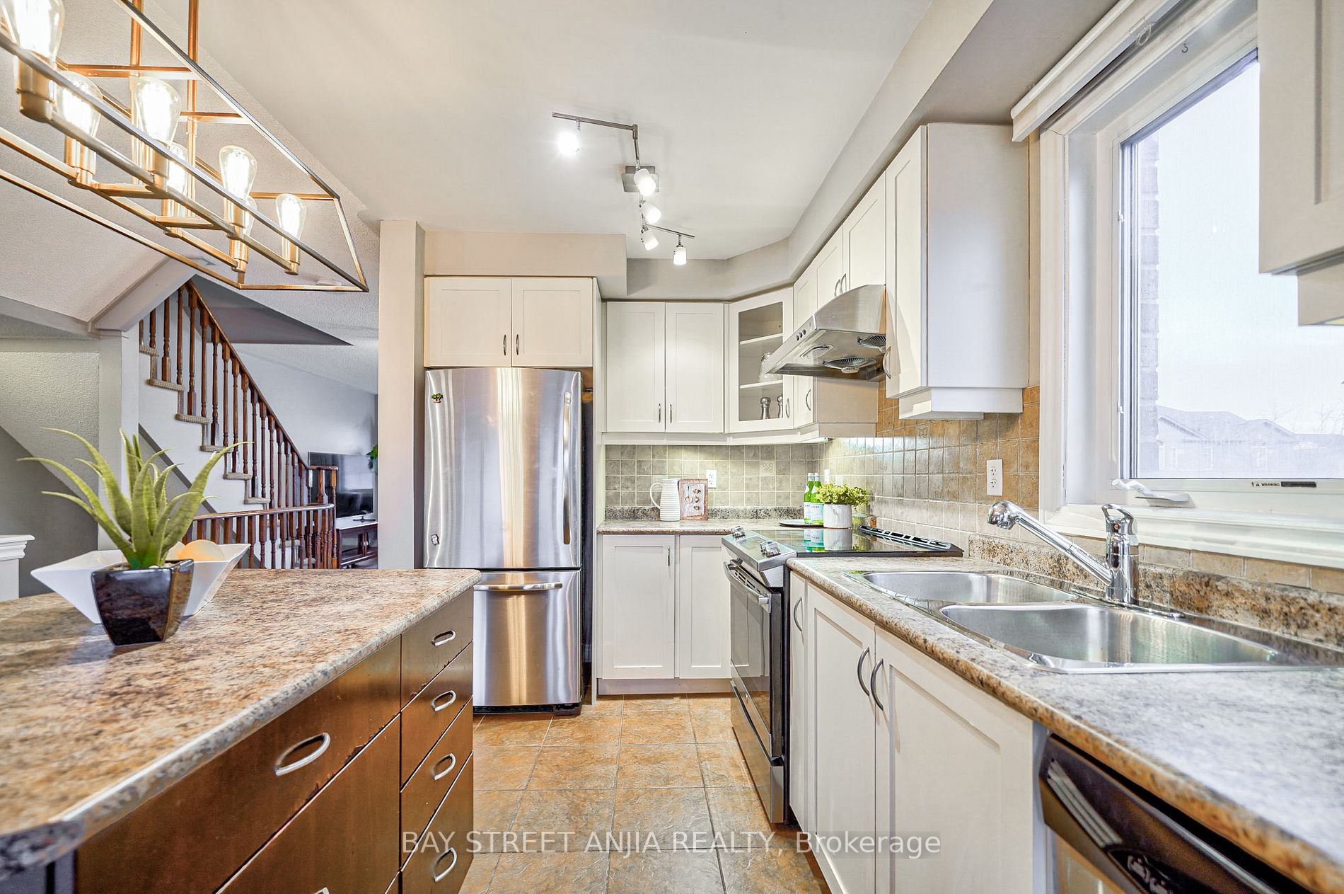 27 Rock Garden St