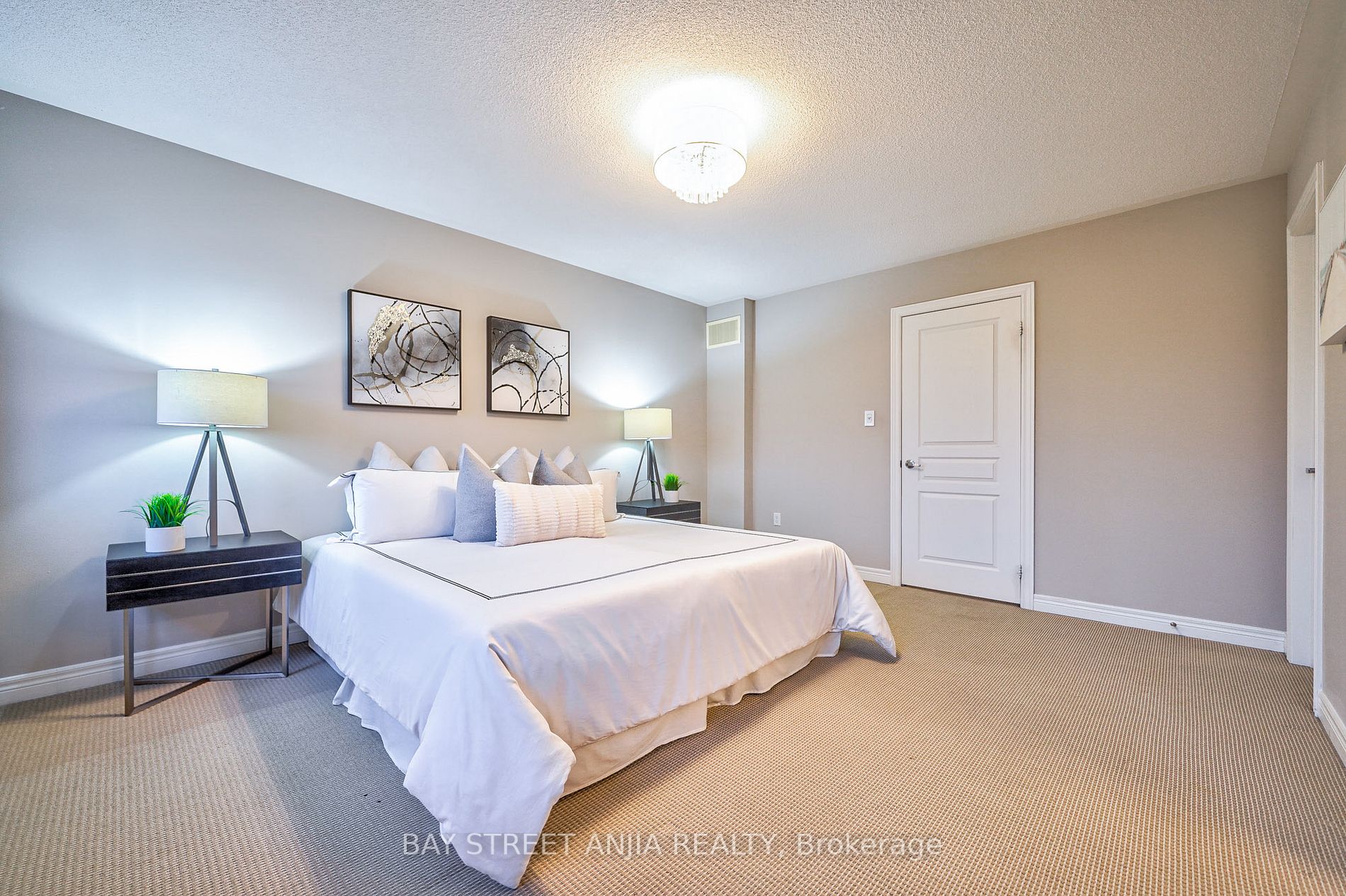 27 Rock Garden St