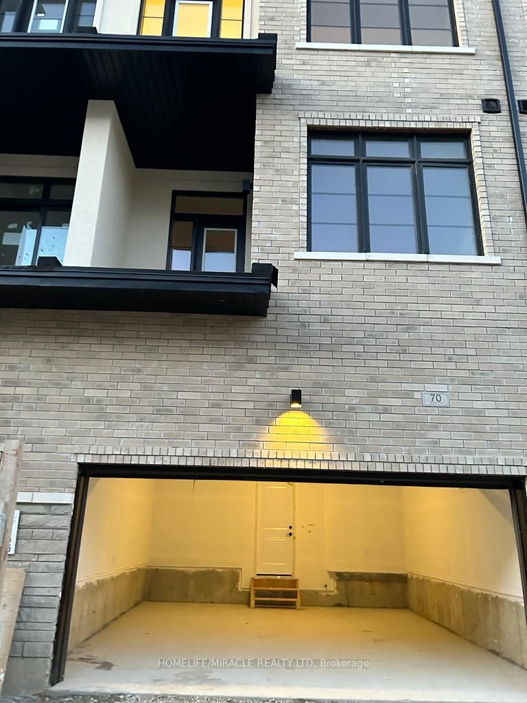 70 De La Roche Dr