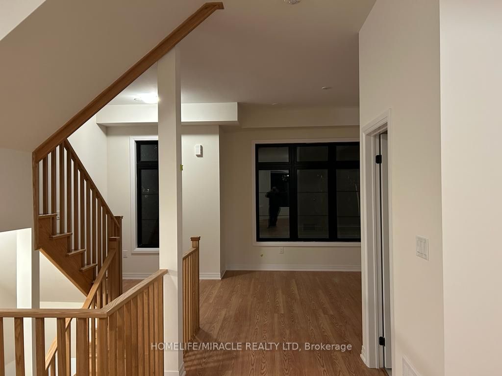 70 De La Roche Dr