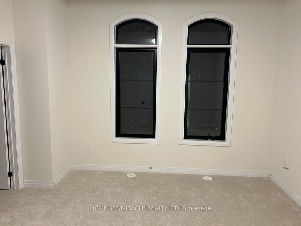70 De La Roche Dr