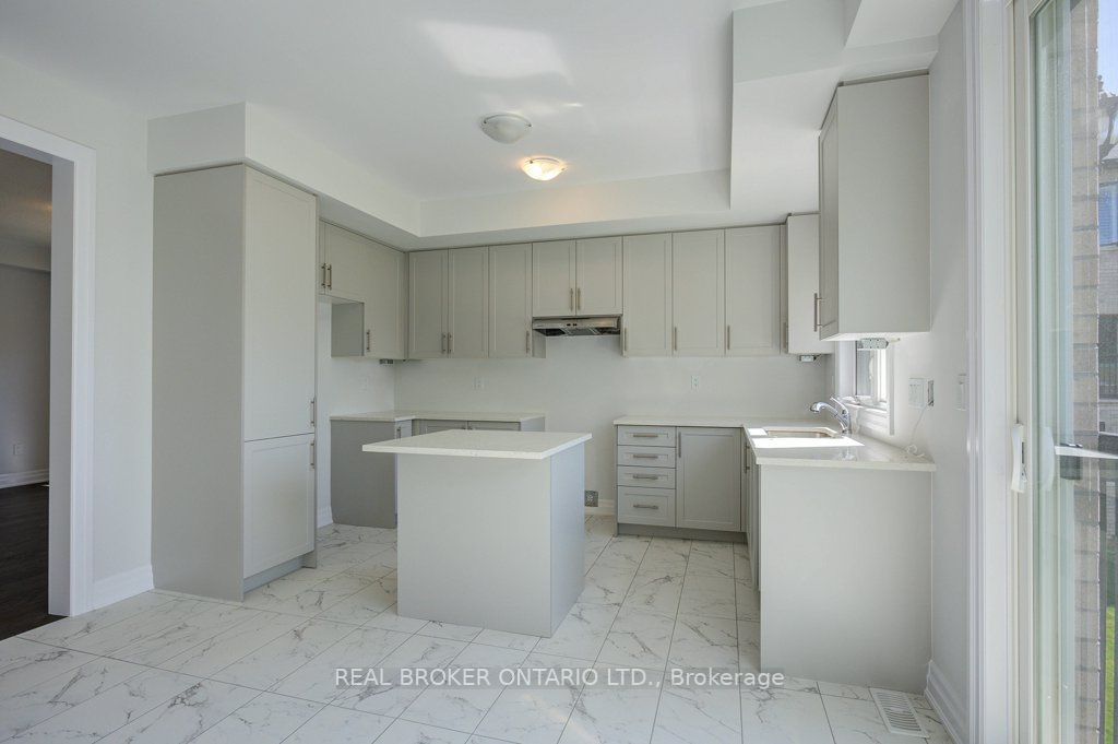 1546 Stovell Cres N