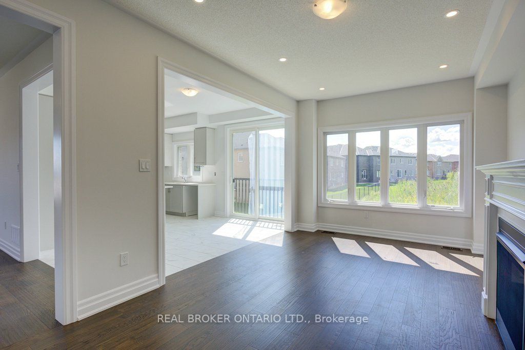 1546 Stovell Cres N