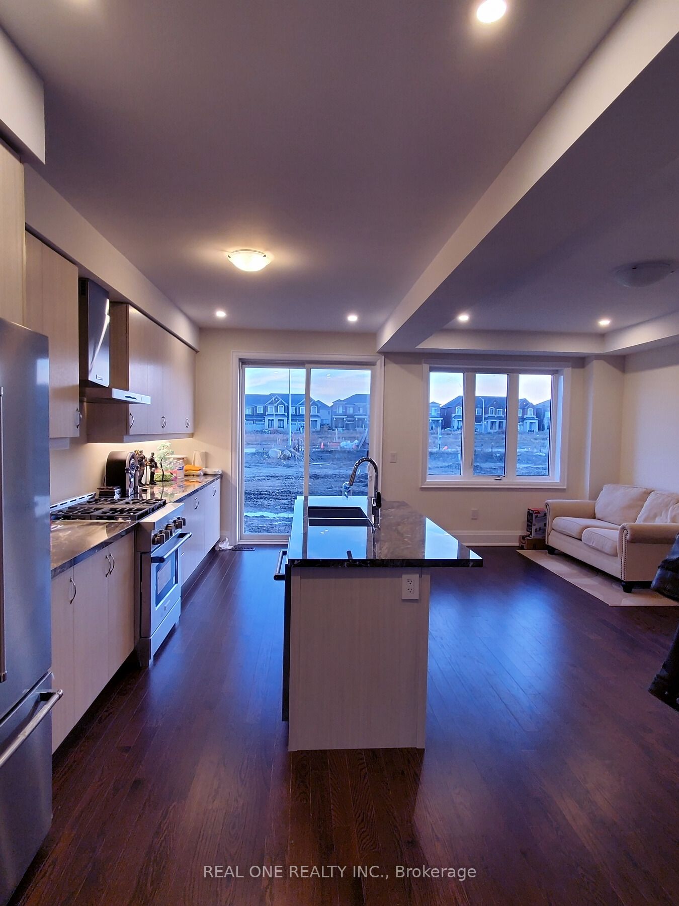 31 Schmeltzer Cres