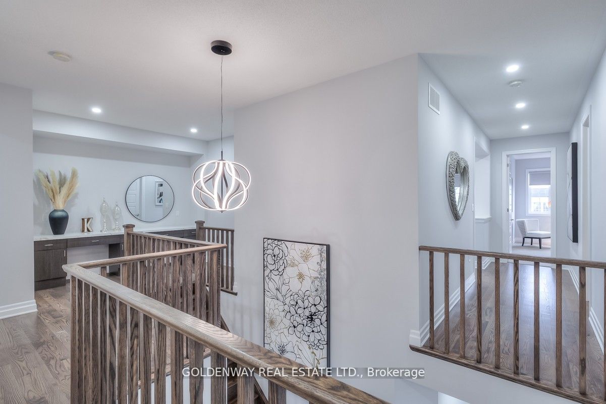209 Degraaf Cres