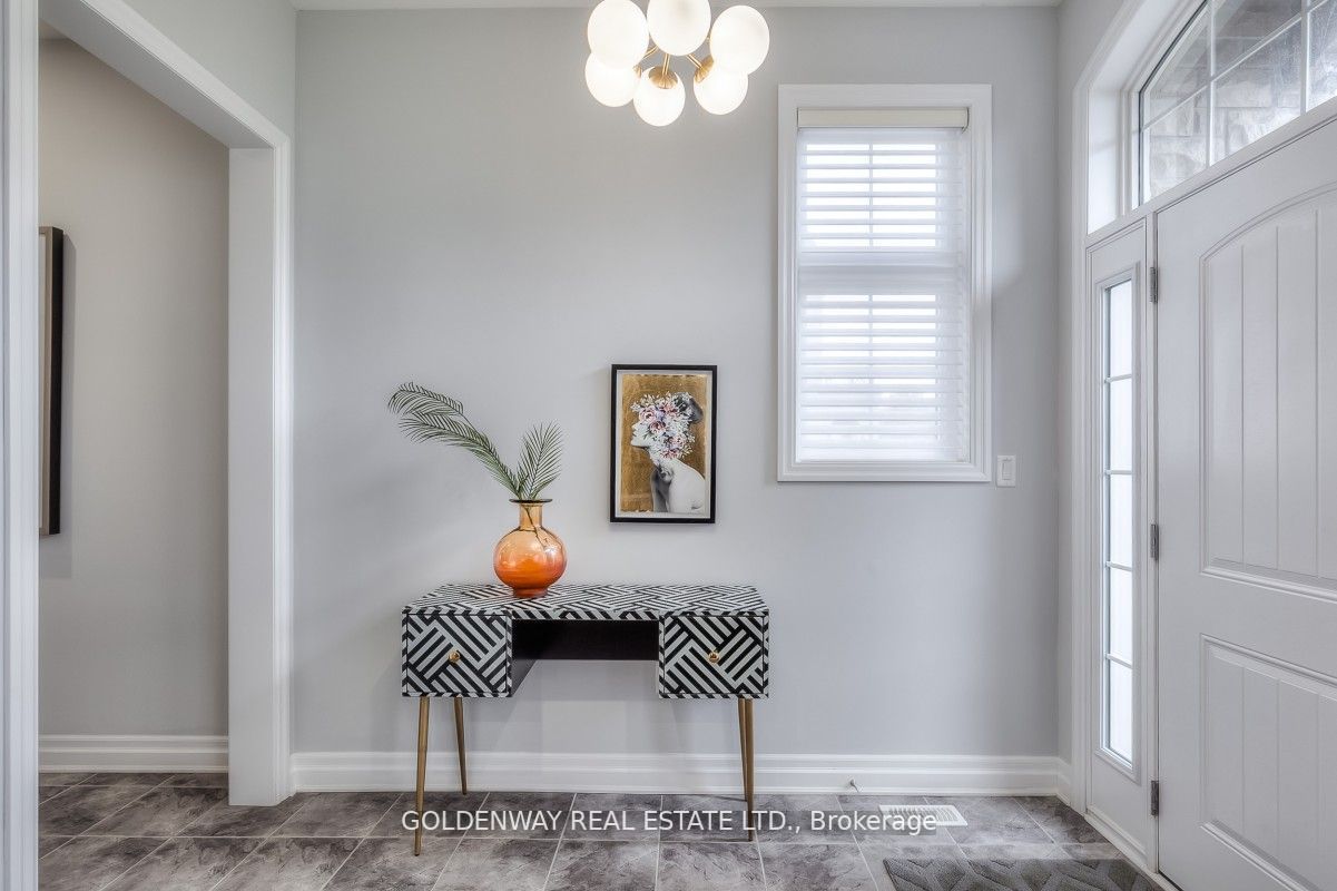 209 Degraaf Cres