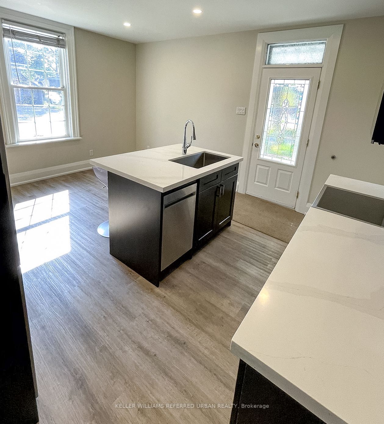54 Centre St, #A
