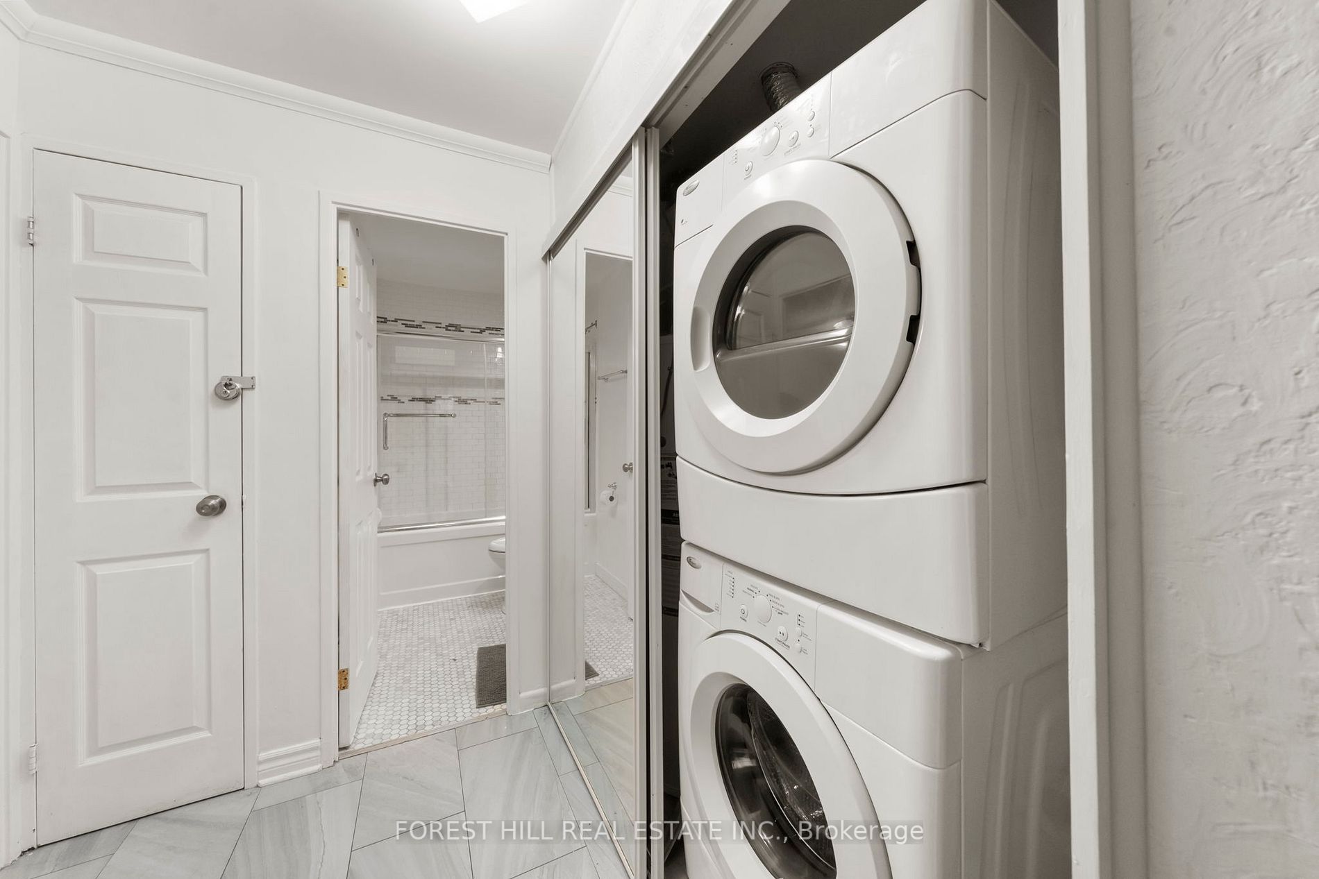 21 Elizabeth St, #206