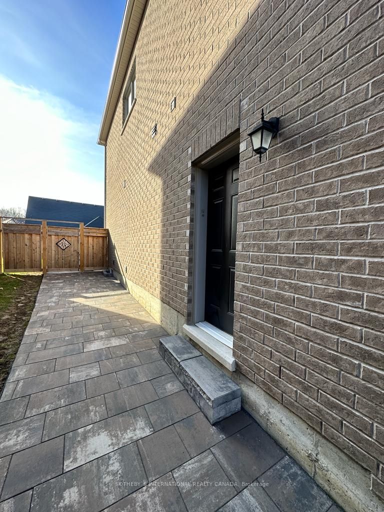 21 Larkfield Cres