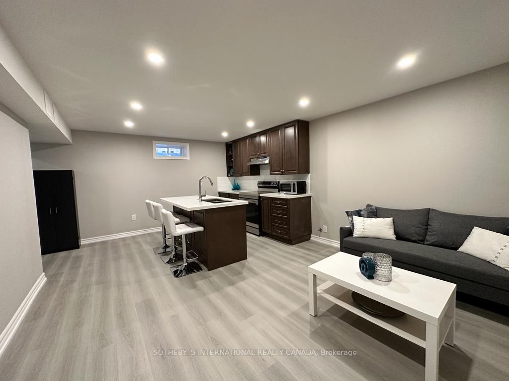 21 Larkfield Cres
