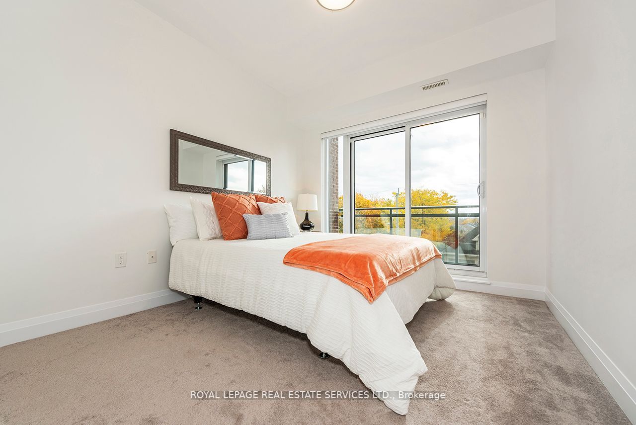 18 Coles Ave, #703