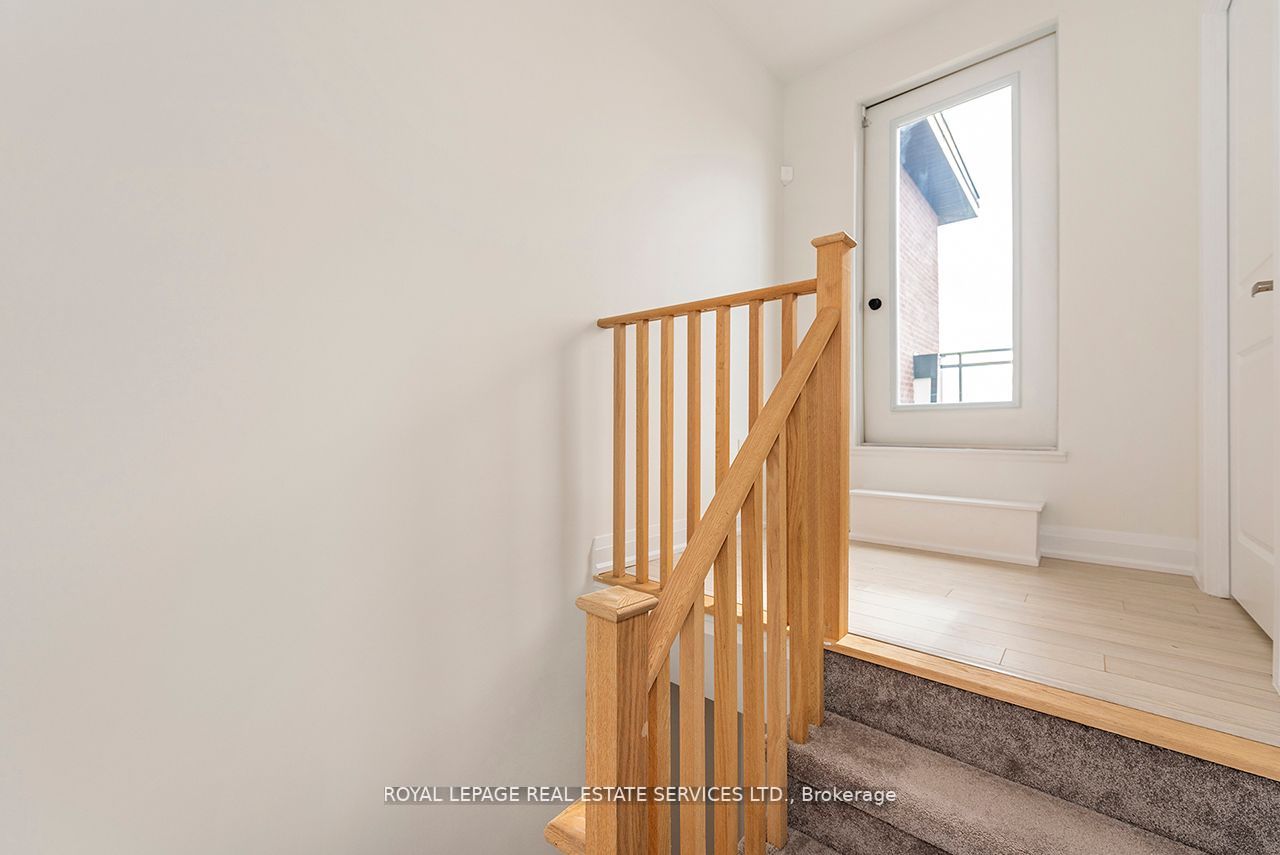 18 Coles Ave, #703