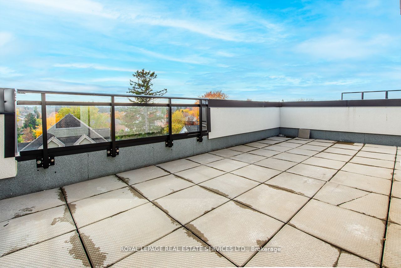 18 Coles Ave, #703