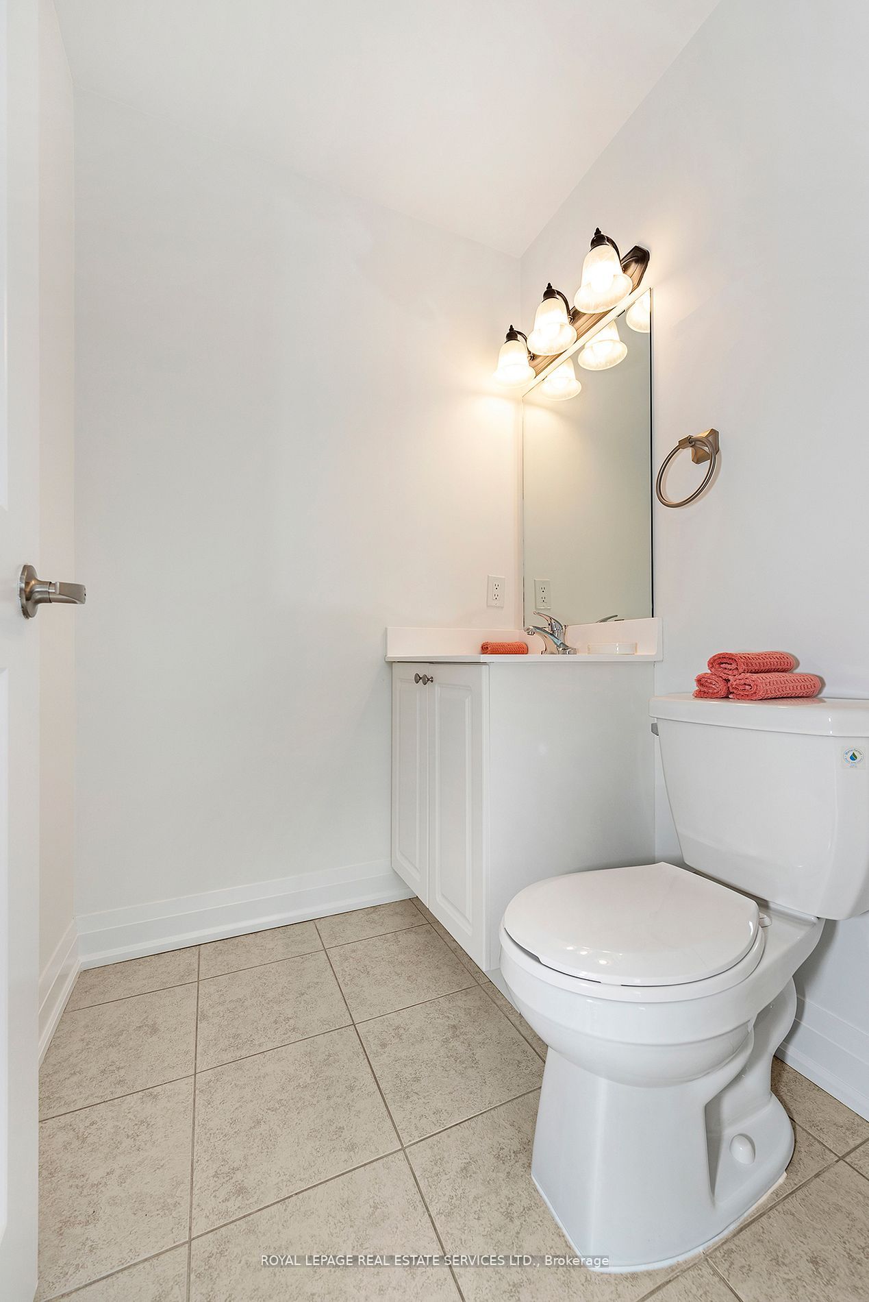 18 Coles Ave, #703