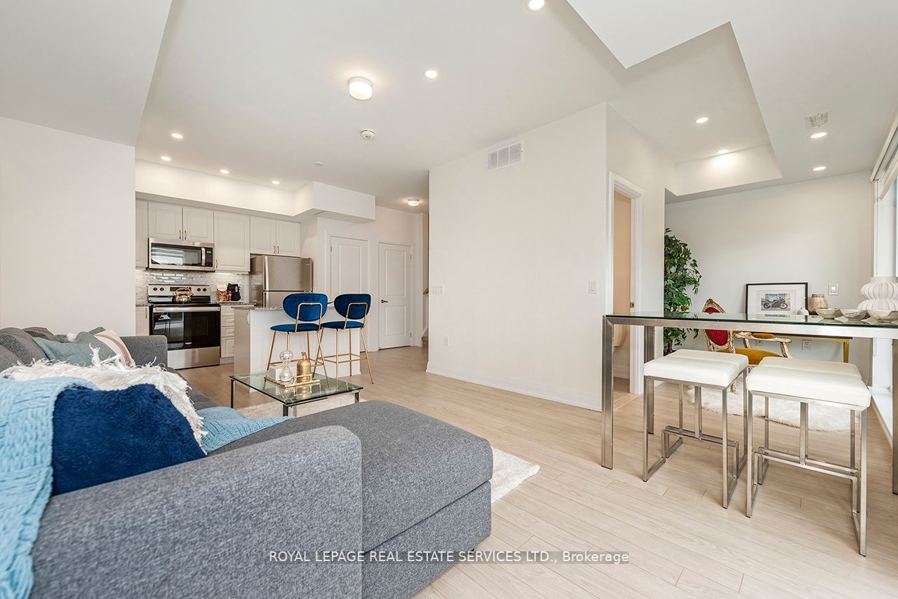 18 Coles Ave, #703