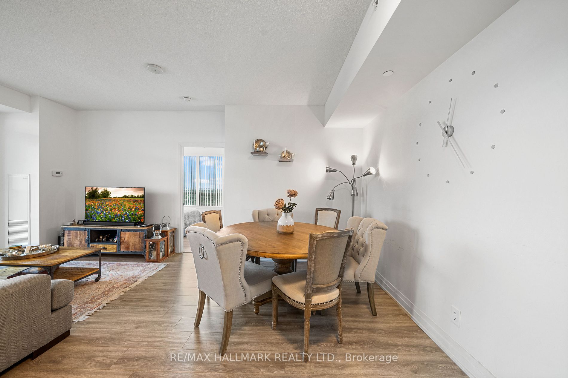 7165 Yonge St, #1702