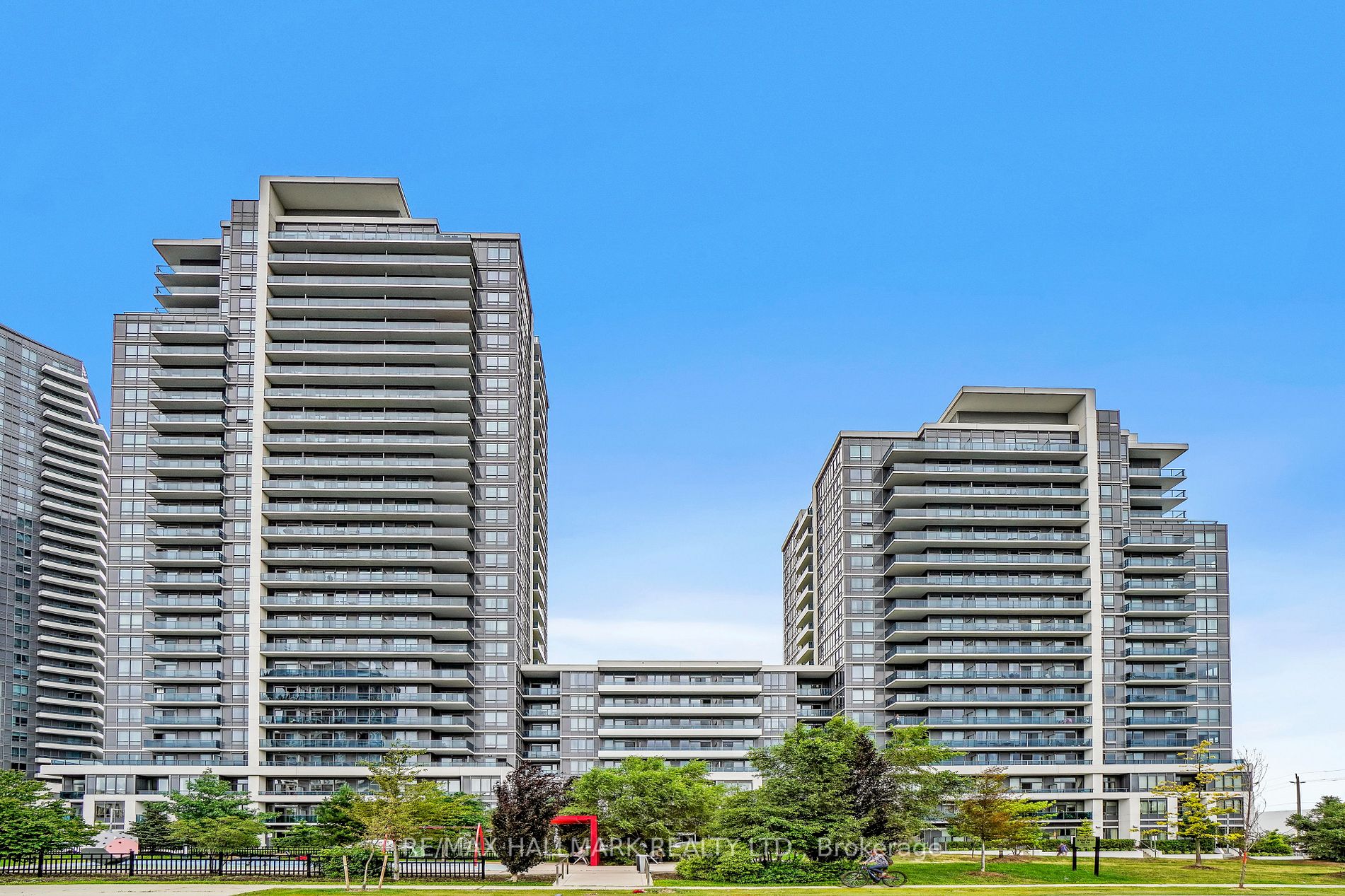 7165 Yonge St, #1702