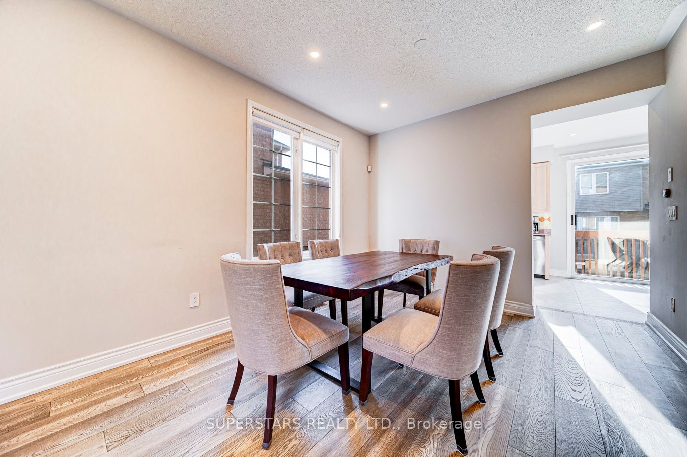 121 Majestic Dr