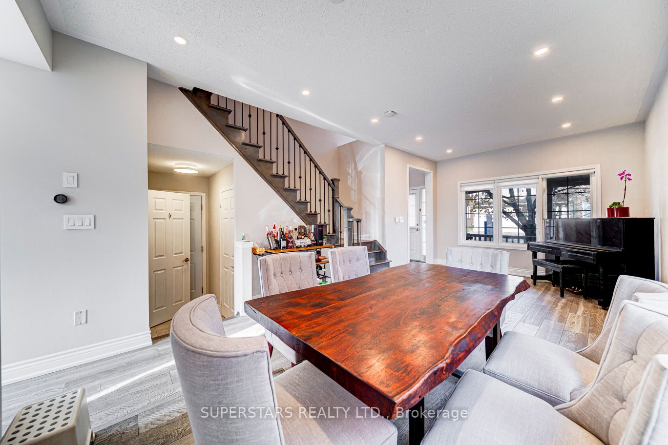 121 Majestic Dr