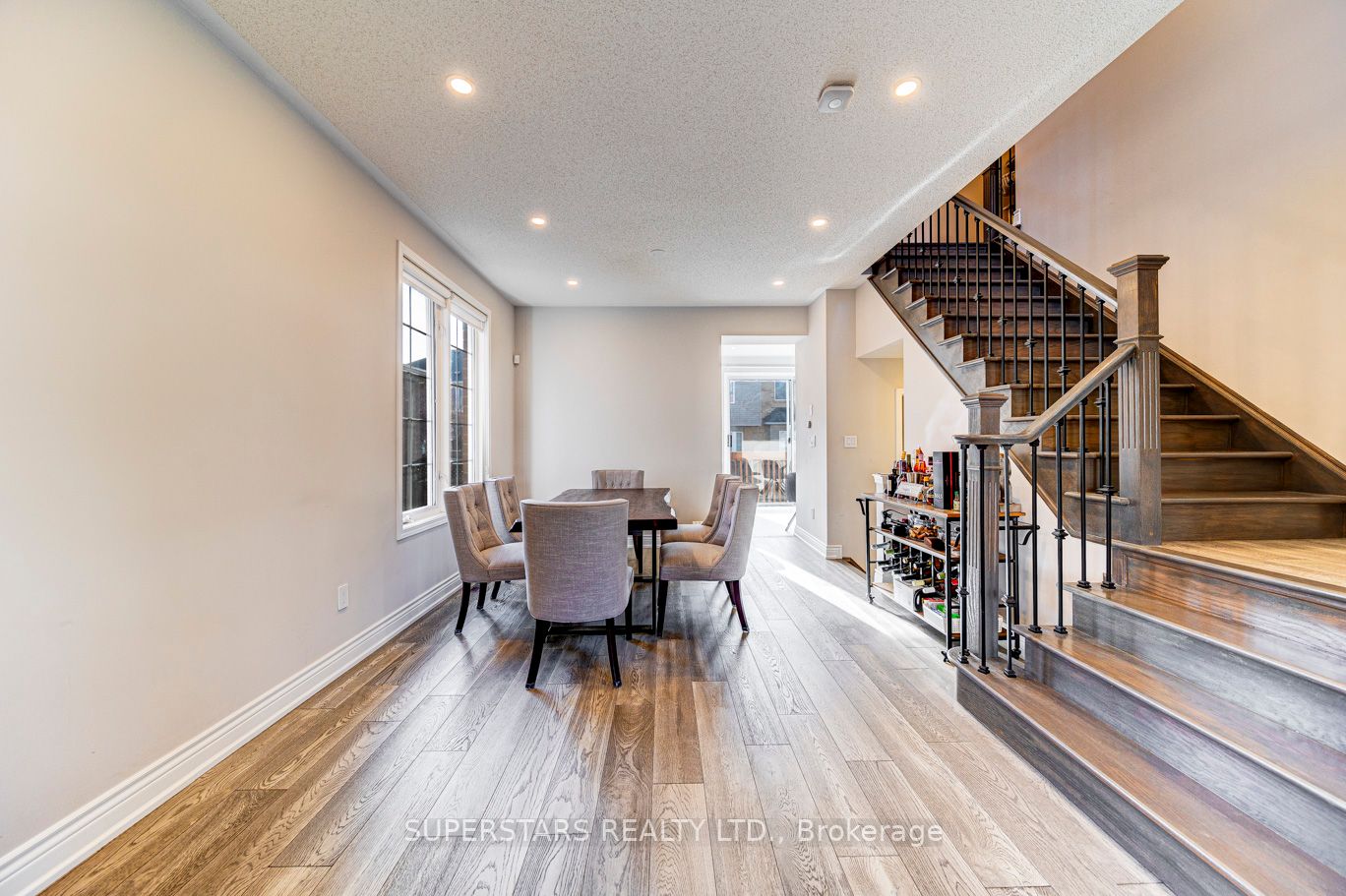 121 Majestic Dr