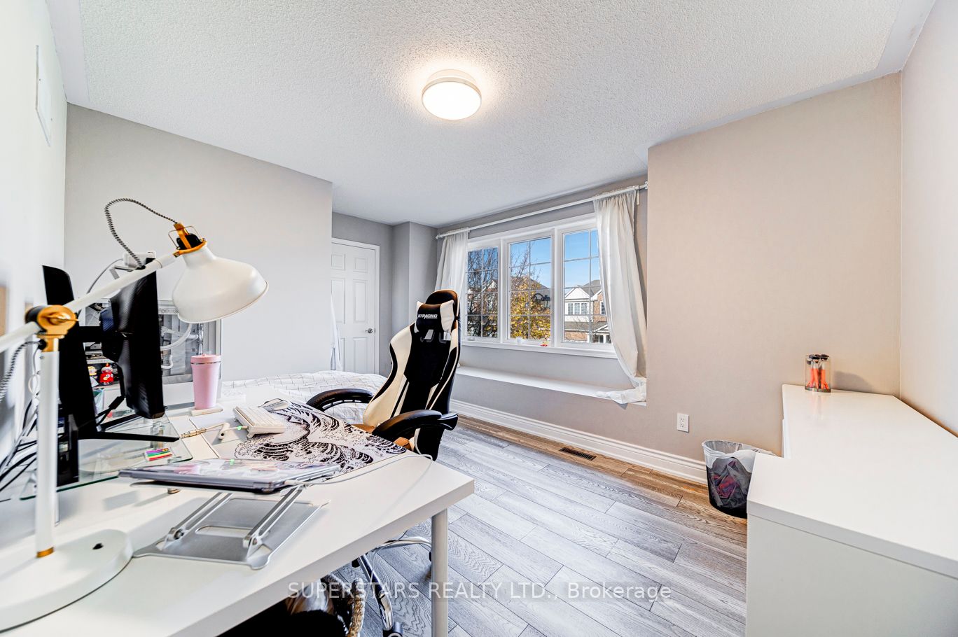 121 Majestic Dr
