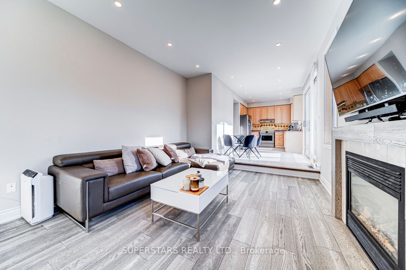 121 Majestic Dr