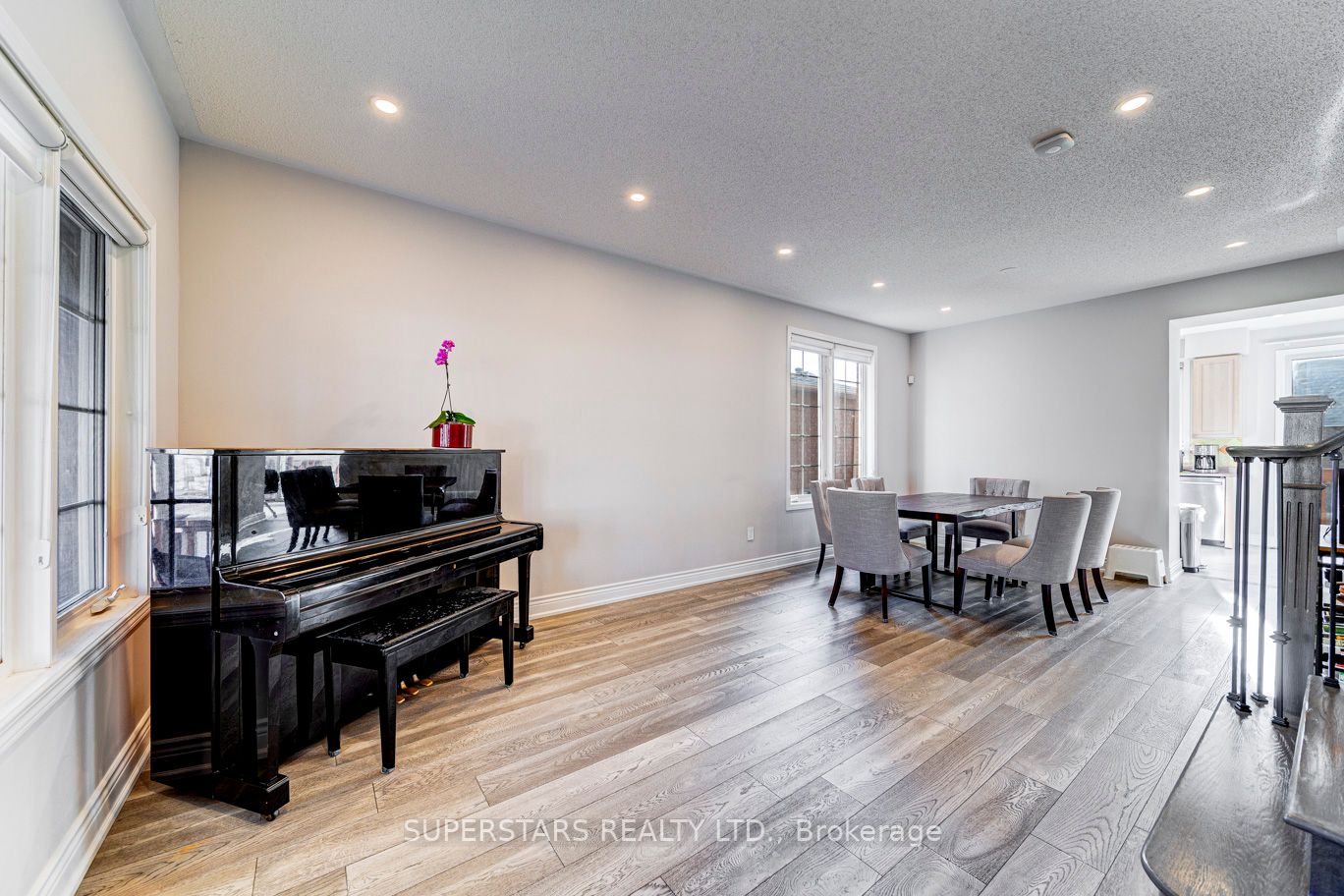 121 Majestic Dr