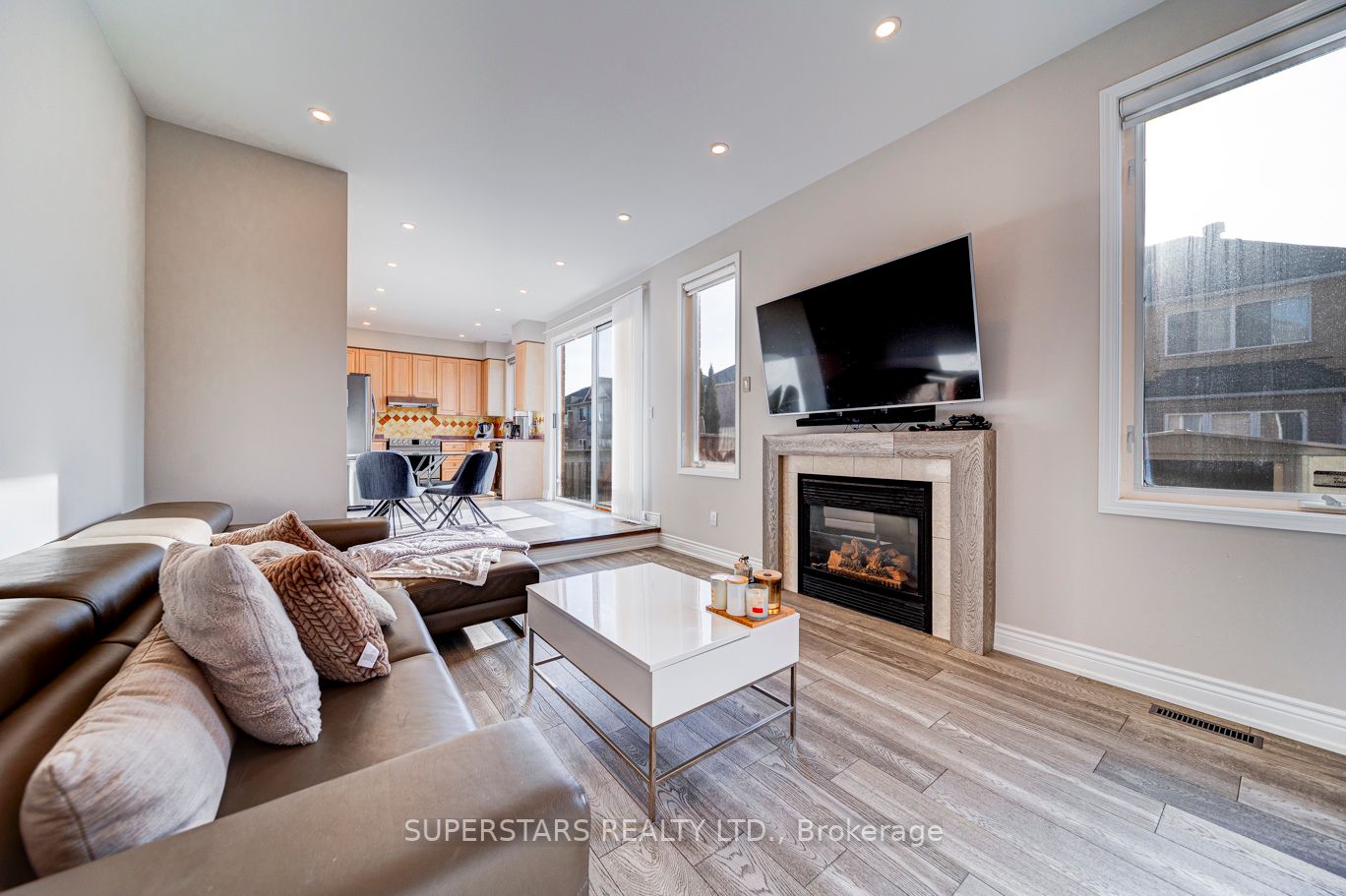 121 Majestic Dr