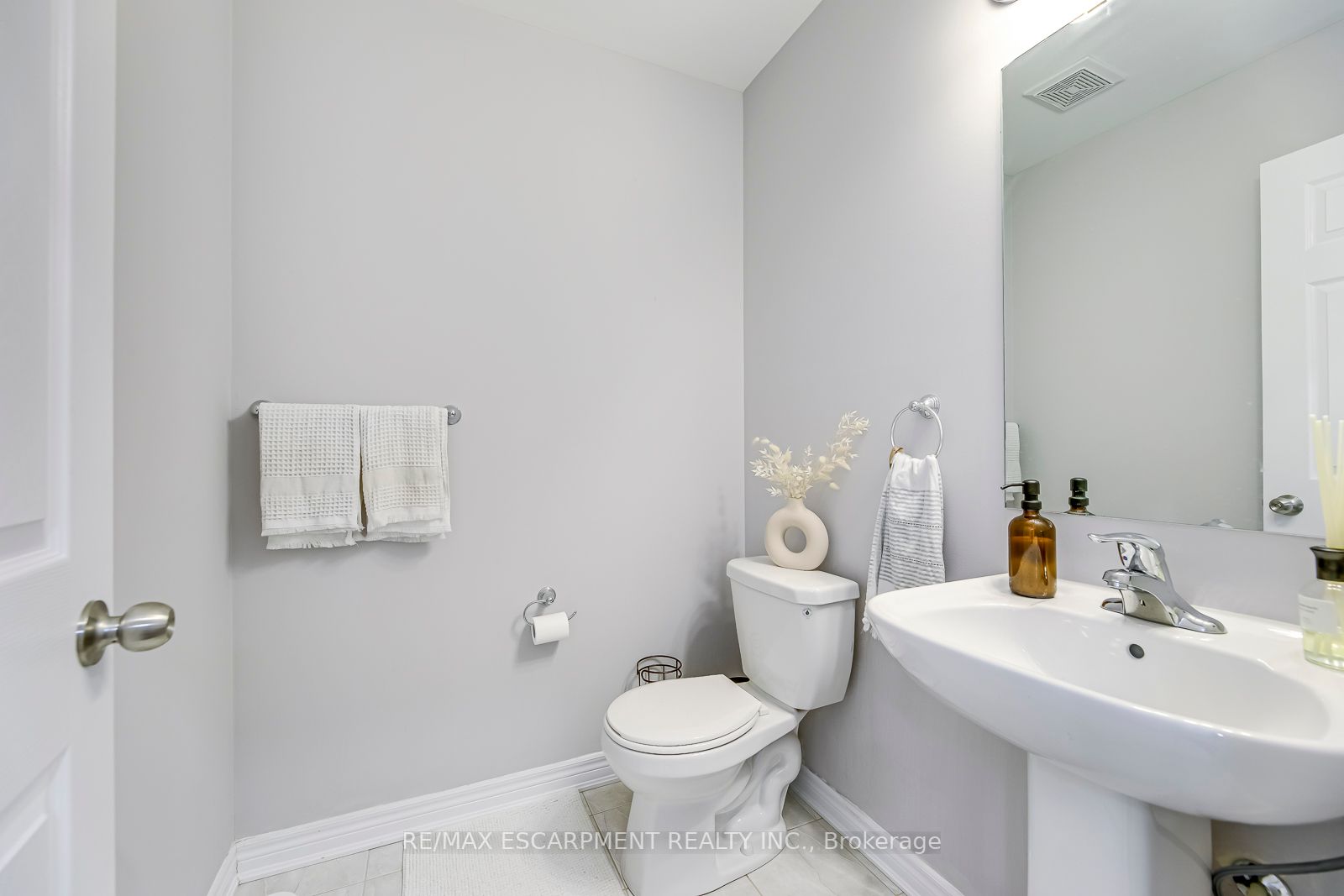 221 Dundas Way
