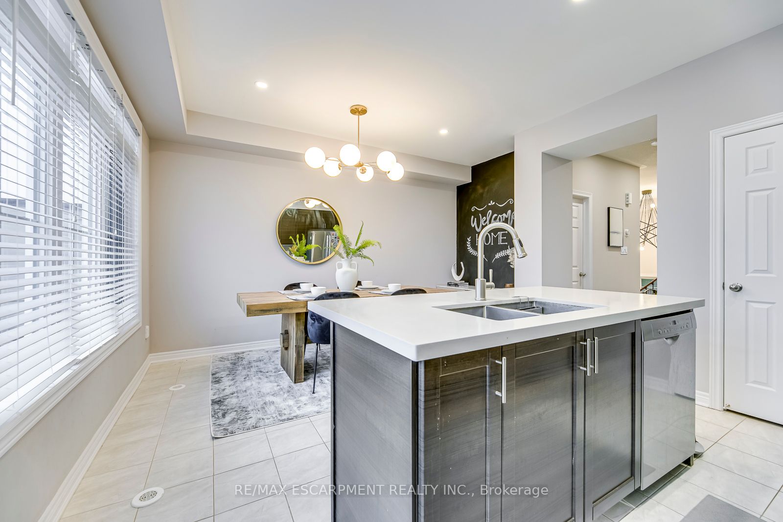 221 Dundas Way