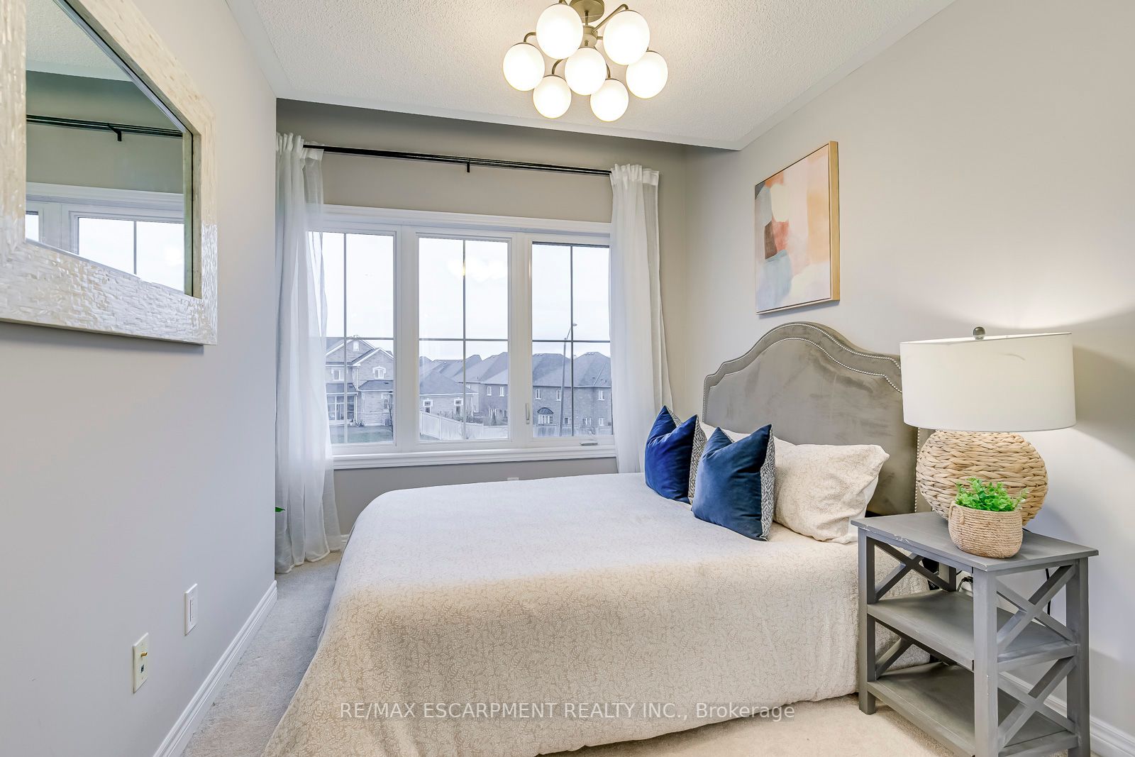 221 Dundas Way
