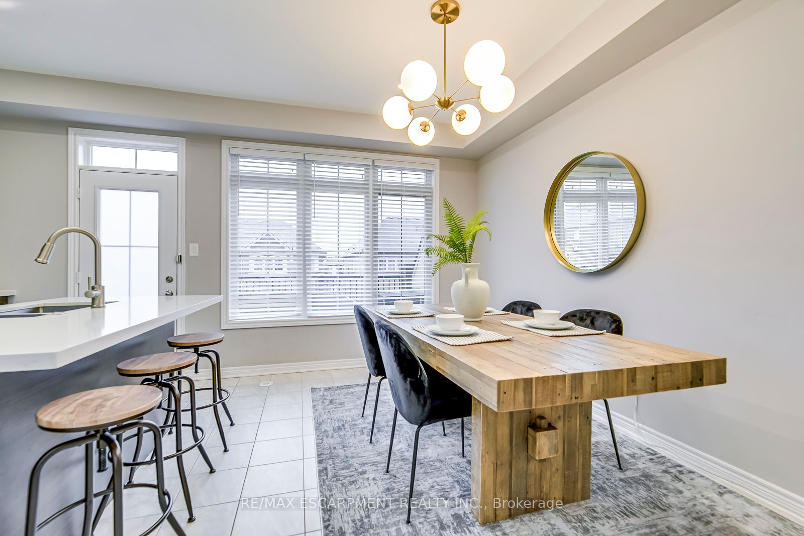 221 Dundas Way