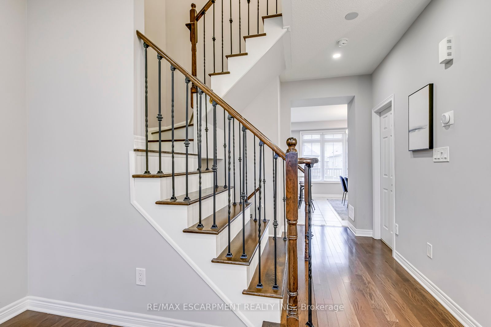 221 Dundas Way