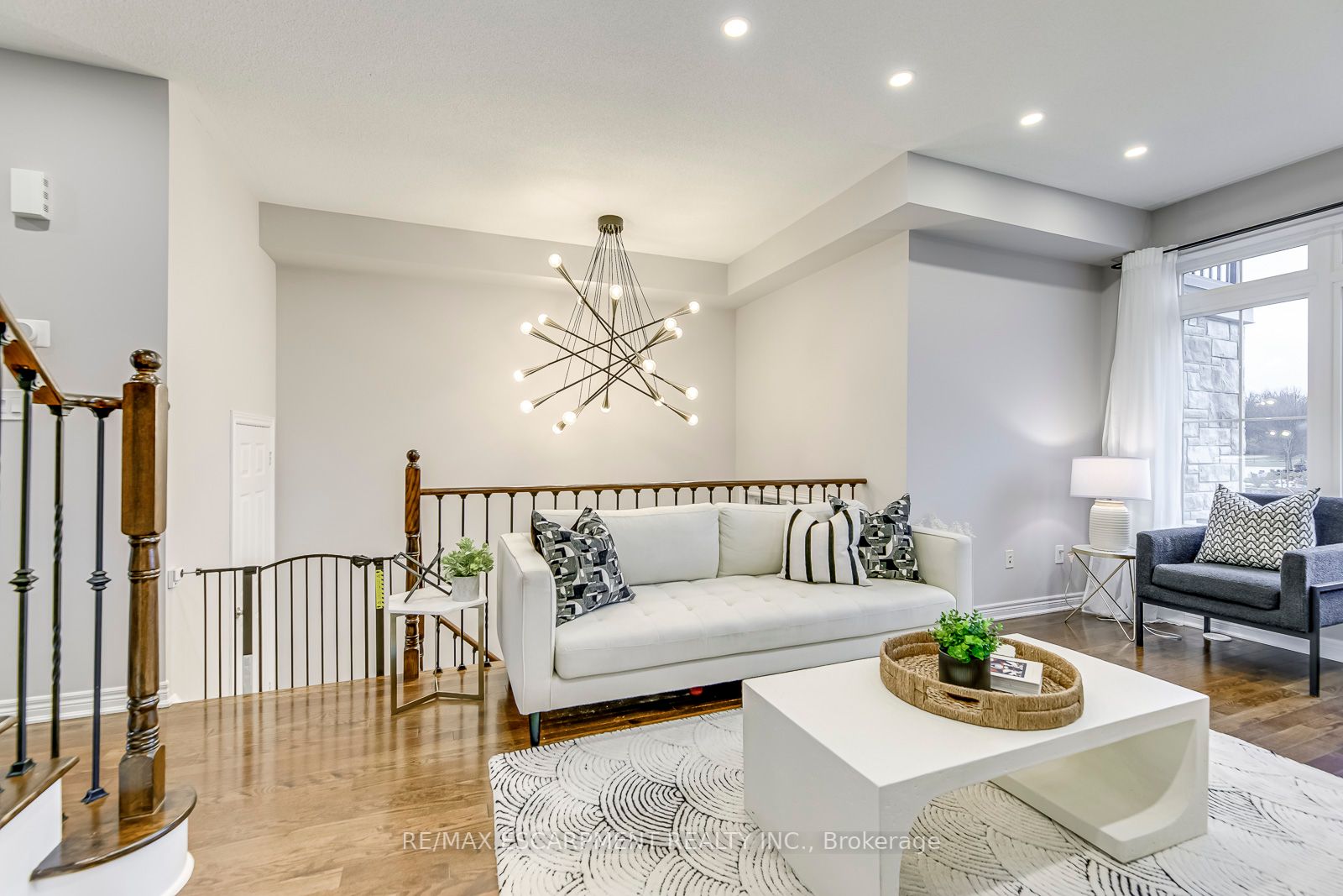 221 Dundas Way