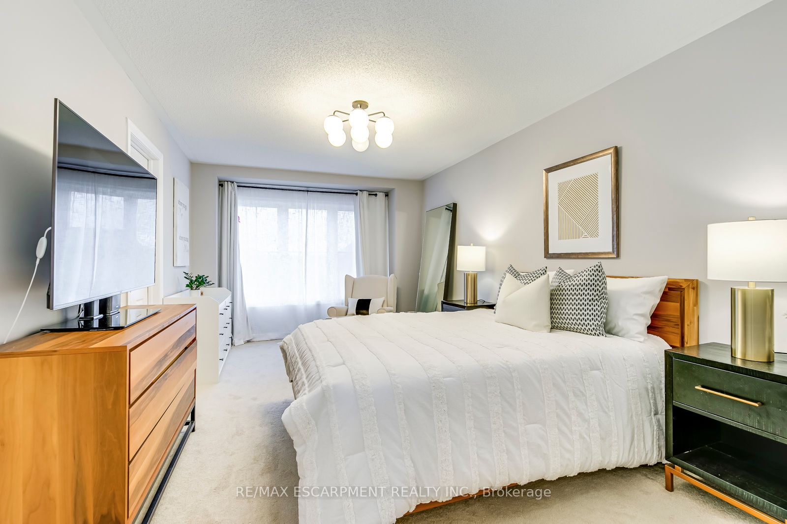 221 Dundas Way