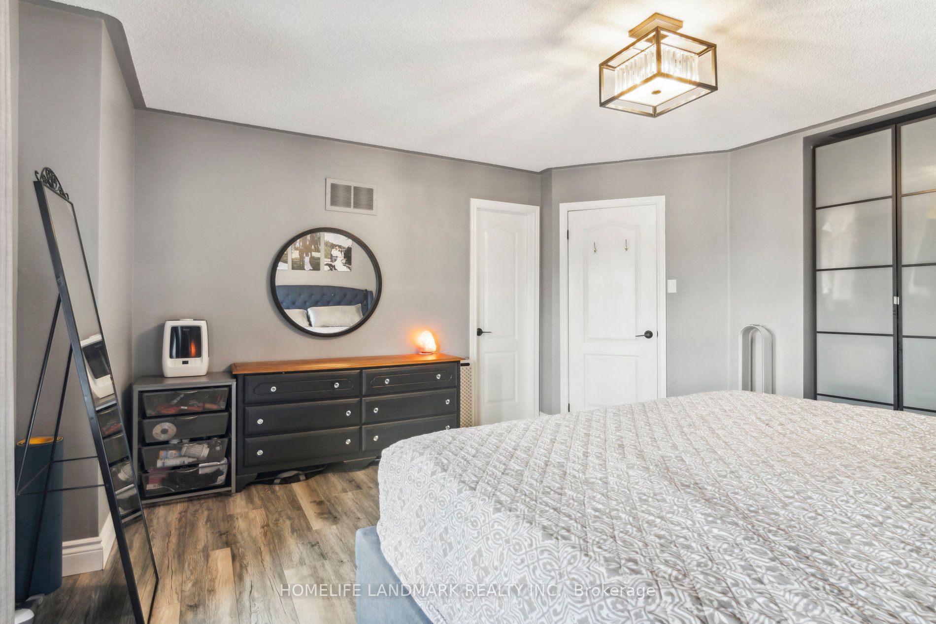 12 Breeze Dr