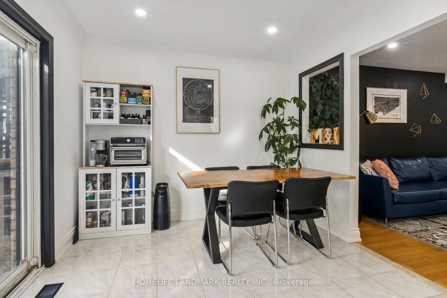 12 Breeze Dr